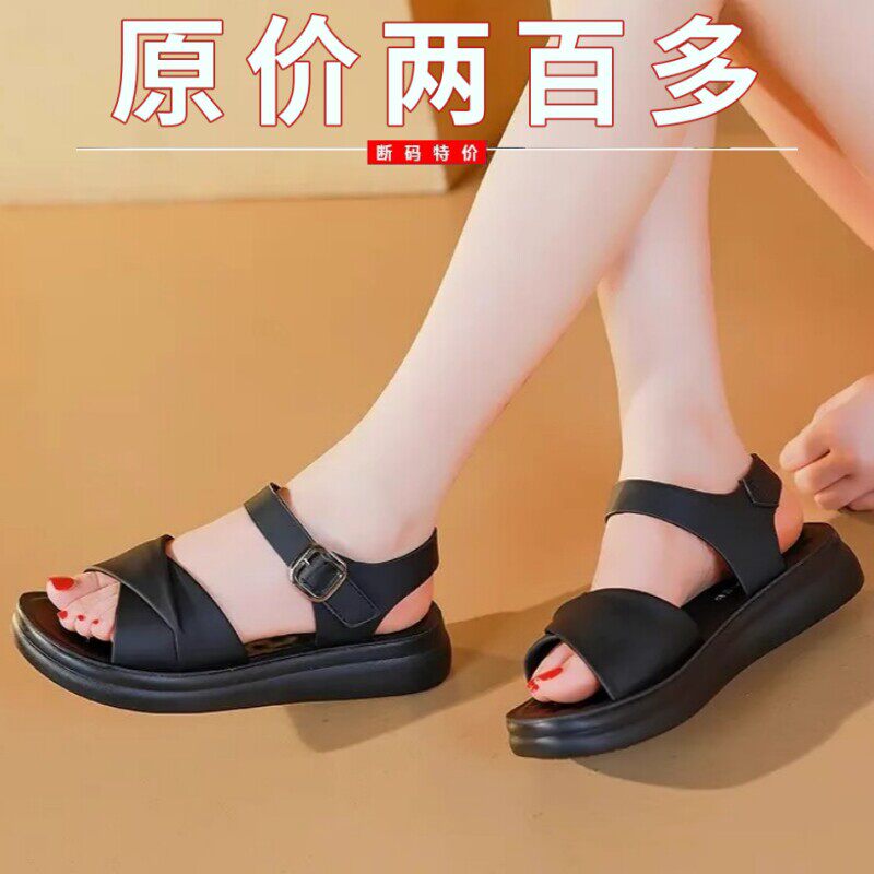 软底防滑妈妈鞋凉鞋外穿舒适不累脚中老年女士平底轻便女夏季新款