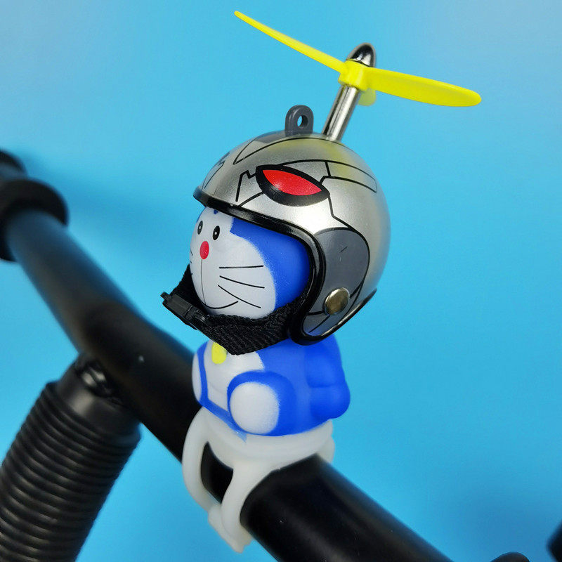 自行车小黄鸭叮当猫头盔竹蜻蜓抖音网红蓝脸猫平衡车电动车蓝胖子