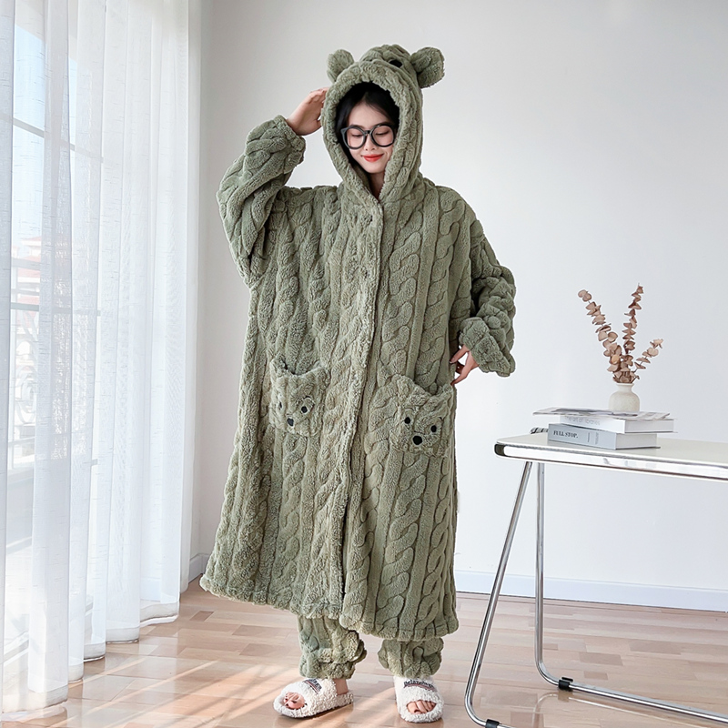 加厚珊瑚绒卡通刺绣大码睡衣女