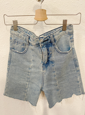丽的服装店 裤脚不规则设计高腰显瘦牛仔短裤热裤女 夏季 浅蓝色