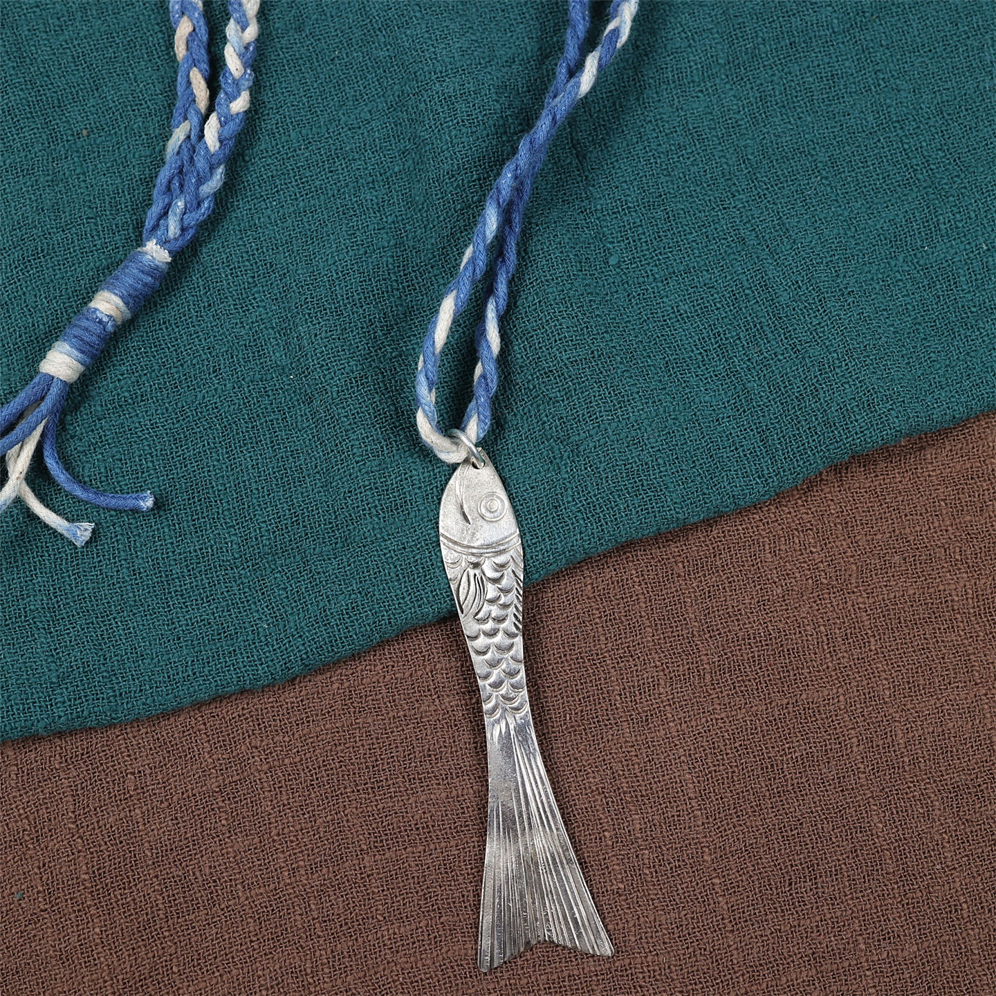 蓝染手工苗银雕花小鱼吊坠项链