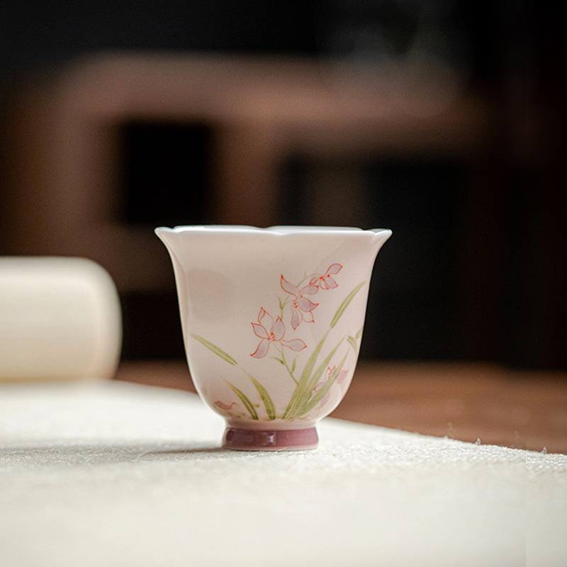 粉色釉下彩手绘兰花杯