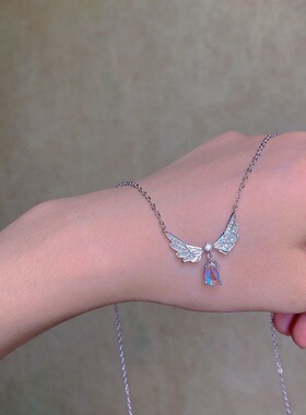 天使之翼月光石吊坠项链女轻奢小众设计感锁骨链精致百搭配饰