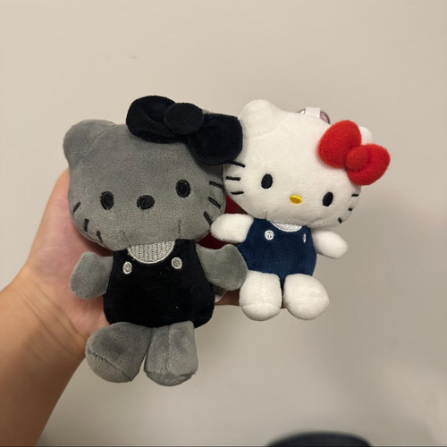 日本NIC长腿豹纹黑皮Kitty毛绒挂件可爱kt猫爱心扣书包挂饰钥匙扣