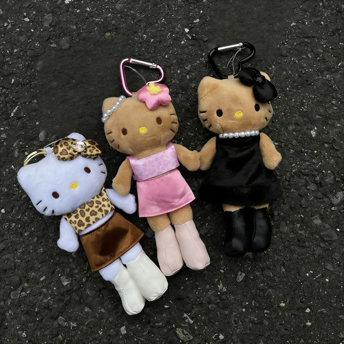 日本NIC50周年Kitty限定全黑碳灰kt猫毛绒玩具公仔书包挂件