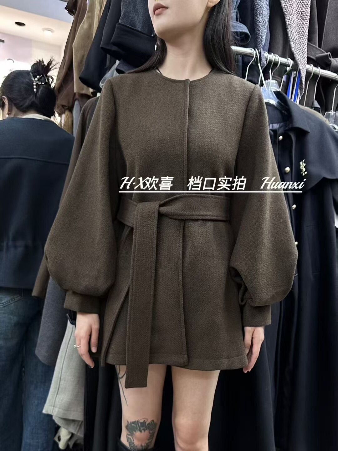 法式赫本风圆领灯笼袖连衣裙女2025秋冬新款气质系带收腰中长裙