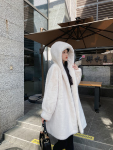 白色皮毛一体2023新款冬中长款加厚防水貂绒毛毛环保皮草外套女