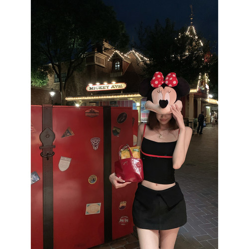 Thas9i九亿 黑色显瘦撞色分割修身弹力吊带背心女翻腰头羊毛短裤