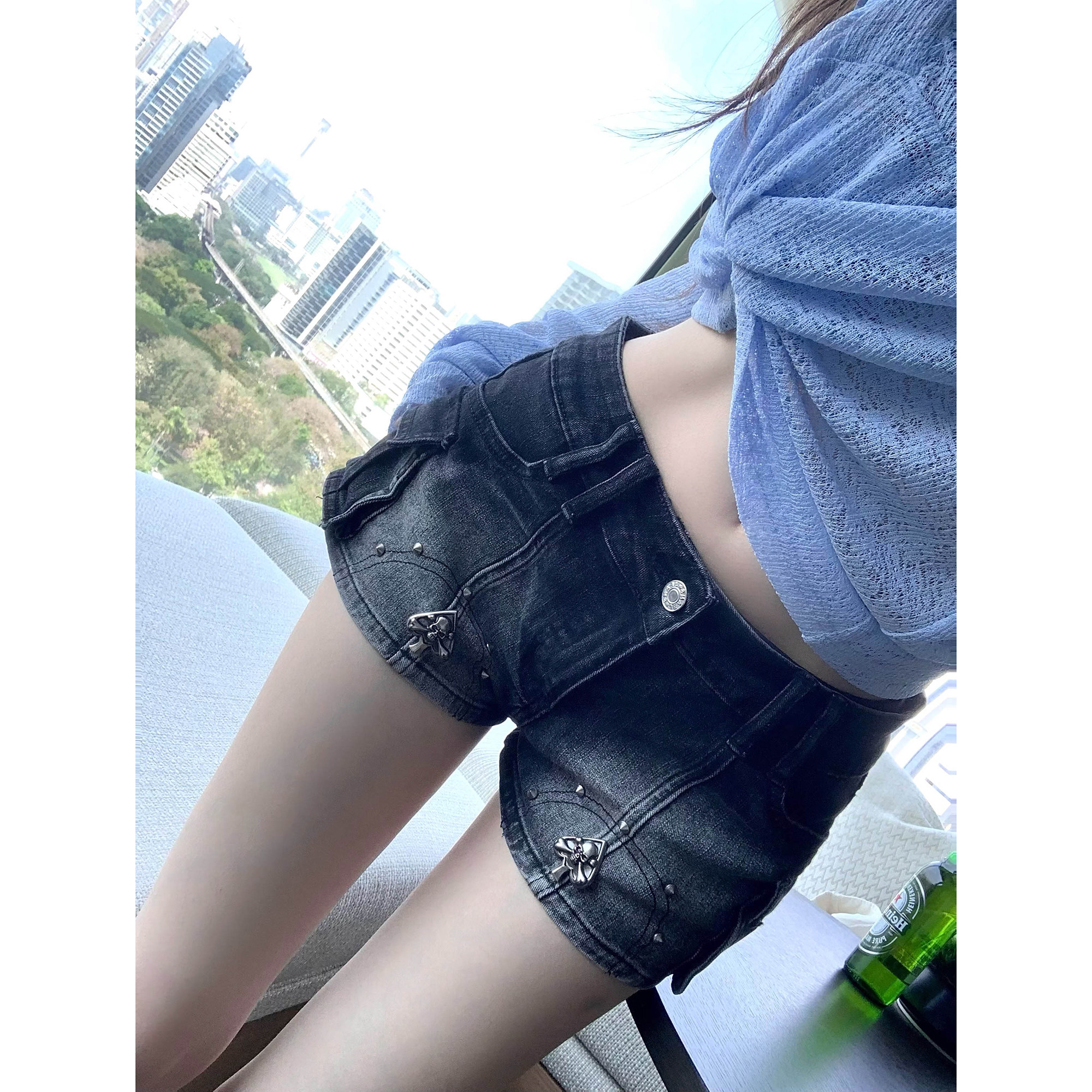 Thas9i九亿 复古做旧水洗骷髅头铆钉金属装饰黑色工装牛仔短裤女
