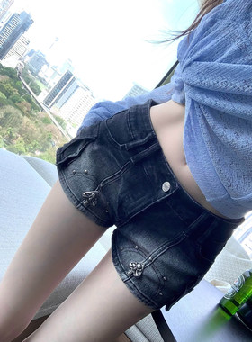 Thas9i九亿 复古做旧水洗骷髅头铆钉金属装饰黑色工装牛仔短裤女
