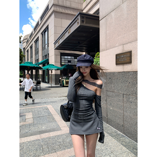 Thas9i九亿 蕾丝拼接肌理感针织斜肩上衣女竖条纹小狗刺绣半身裙