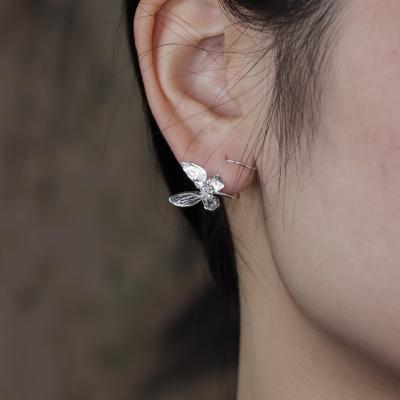 東黑三白/ 一只白蝶 s930纯银设计百搭基础小众耳钉礼物