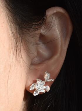 東黑三白/ 小莲花 s930纯银设计感立体花叶小巧百搭基础耳钉夹