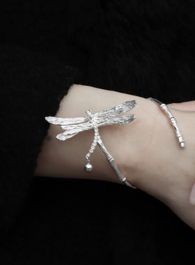東黑三白/ 蜻翅振凝光 s930纯银原创设计铃铛女蜻蜓小众手镯礼物
