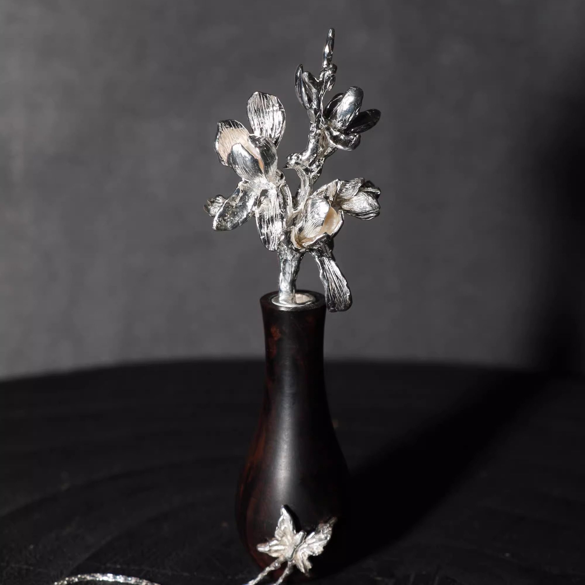 東黑三白/ 瓶中纳春芳 s930银原创设计中式国风步摇花瓶胸针礼物,饰品/流行首饰/时尚饰品新,银饰胸针,淘宝优惠券,粉丝福利购,淘宝优惠卷