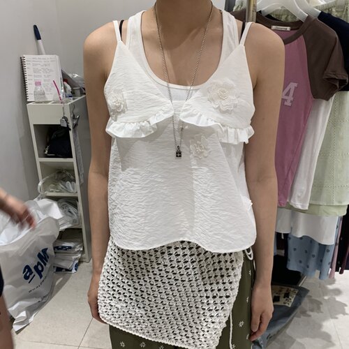 TEMPTING立体花朵荷叶边吊带