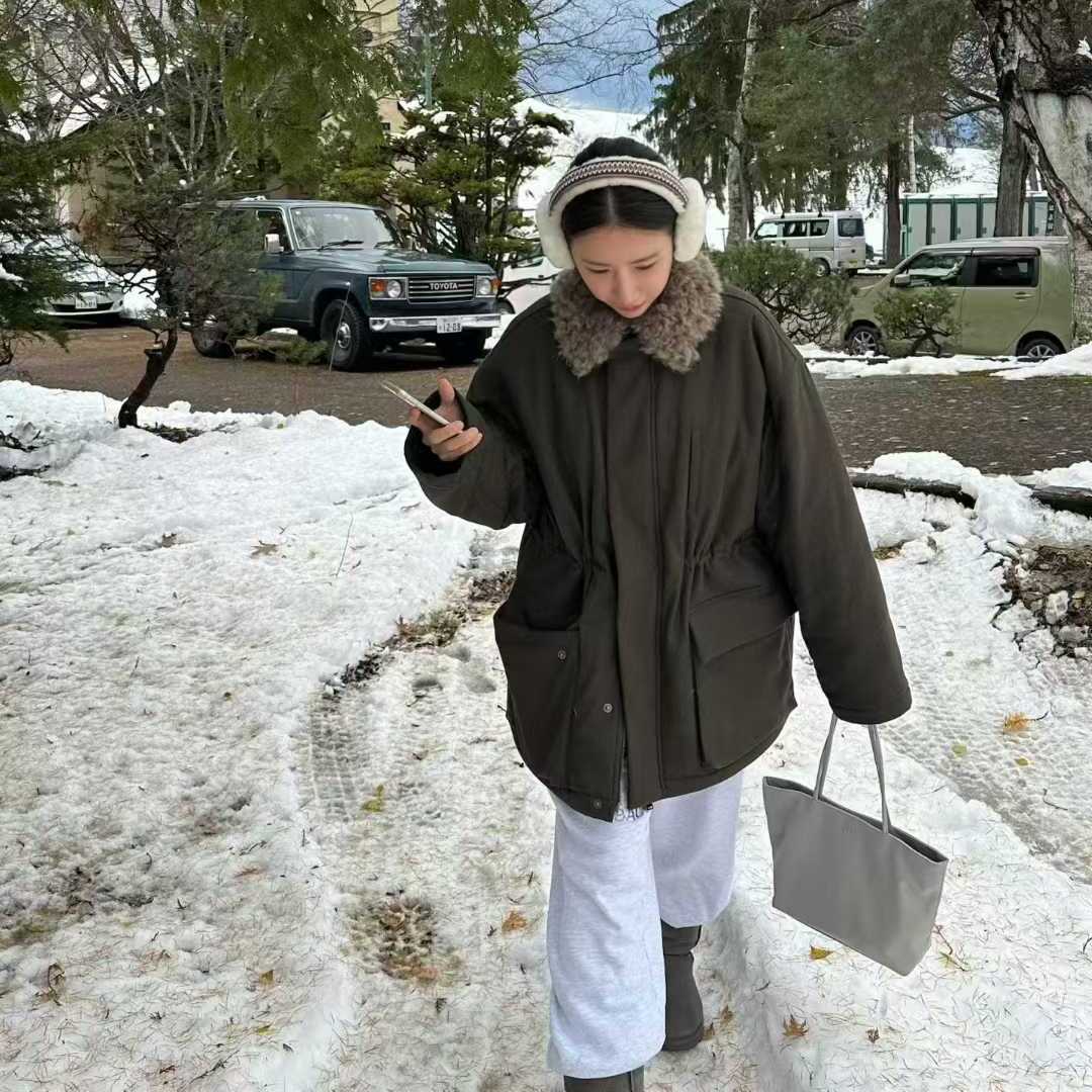 SELFSERVICE毛绒翻领束腰棉服