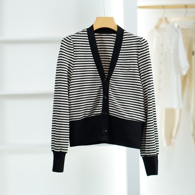 【小黑南油】Y567-5  女装春秋条纹针织开衫粉色22091