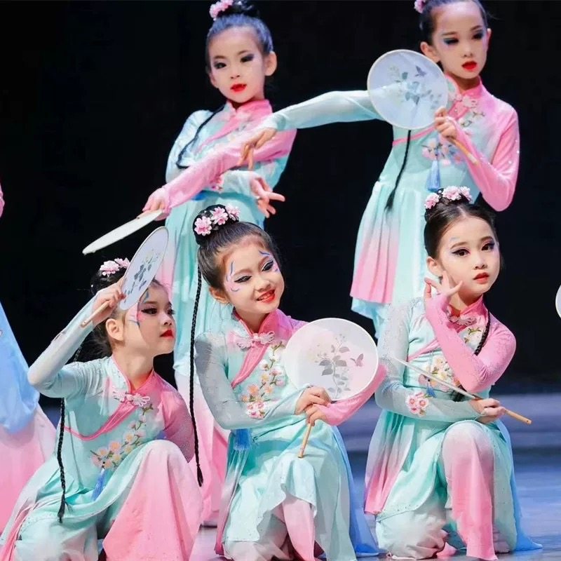 灯影江南儿童演出服灯笼道具古典舞女童忆江南舞蹈淡妆浓抹总相宜