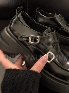 Uuuus【Miu系穿搭】25新款厚底英伦复古金属方头粗跟乐福鞋小皮鞋