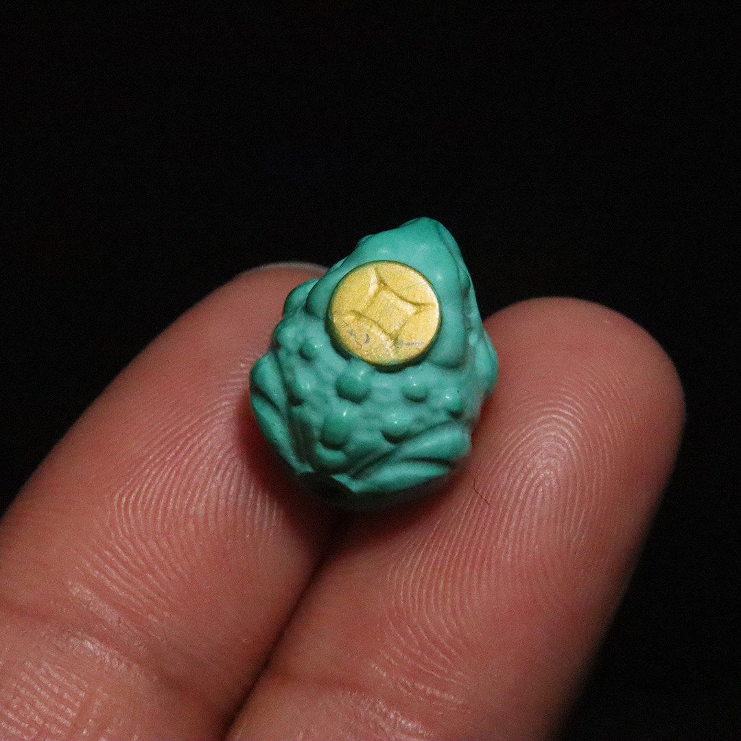 绿松蒙松金蟾隔珠吊坠