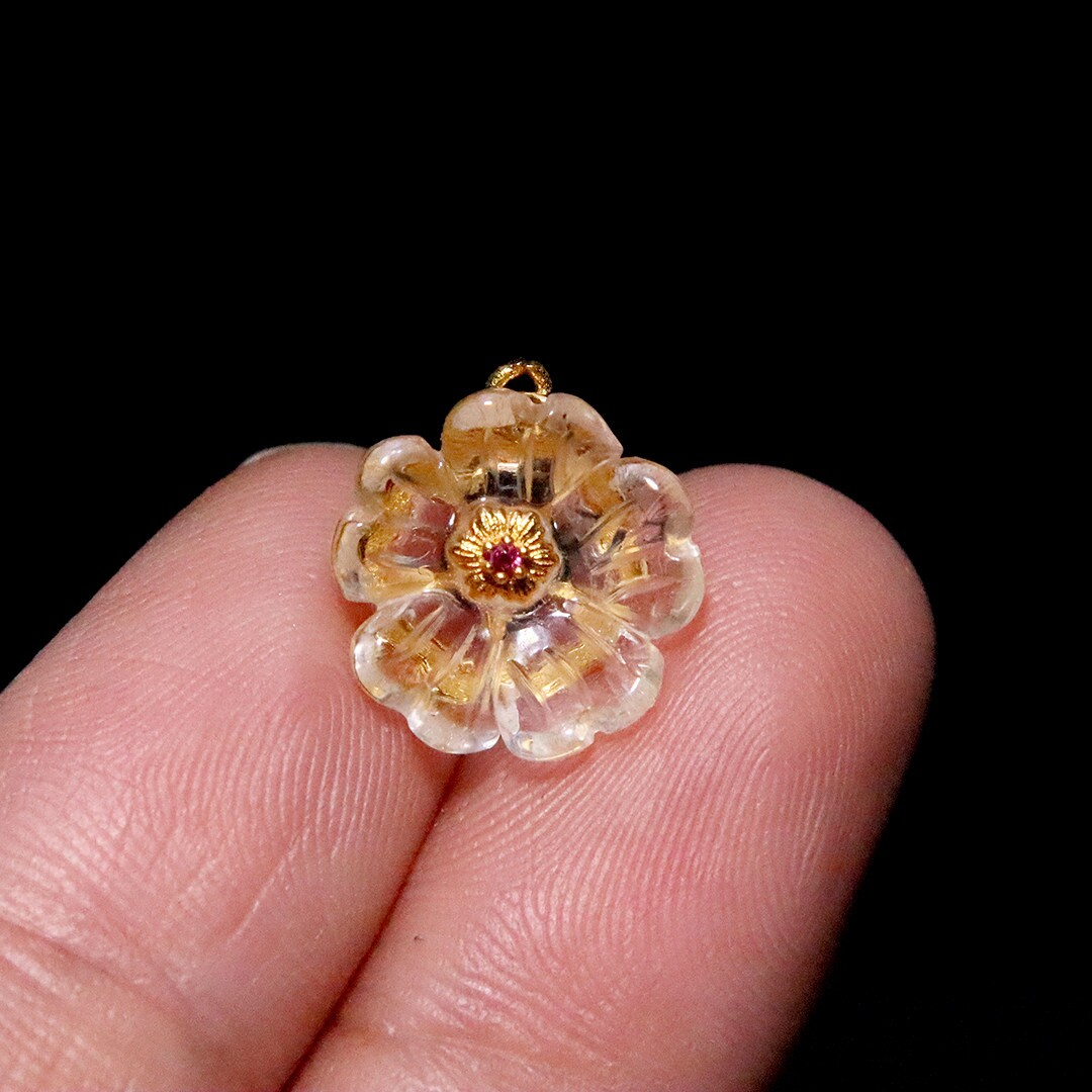 天然白水晶梅花s925镀金吊坠