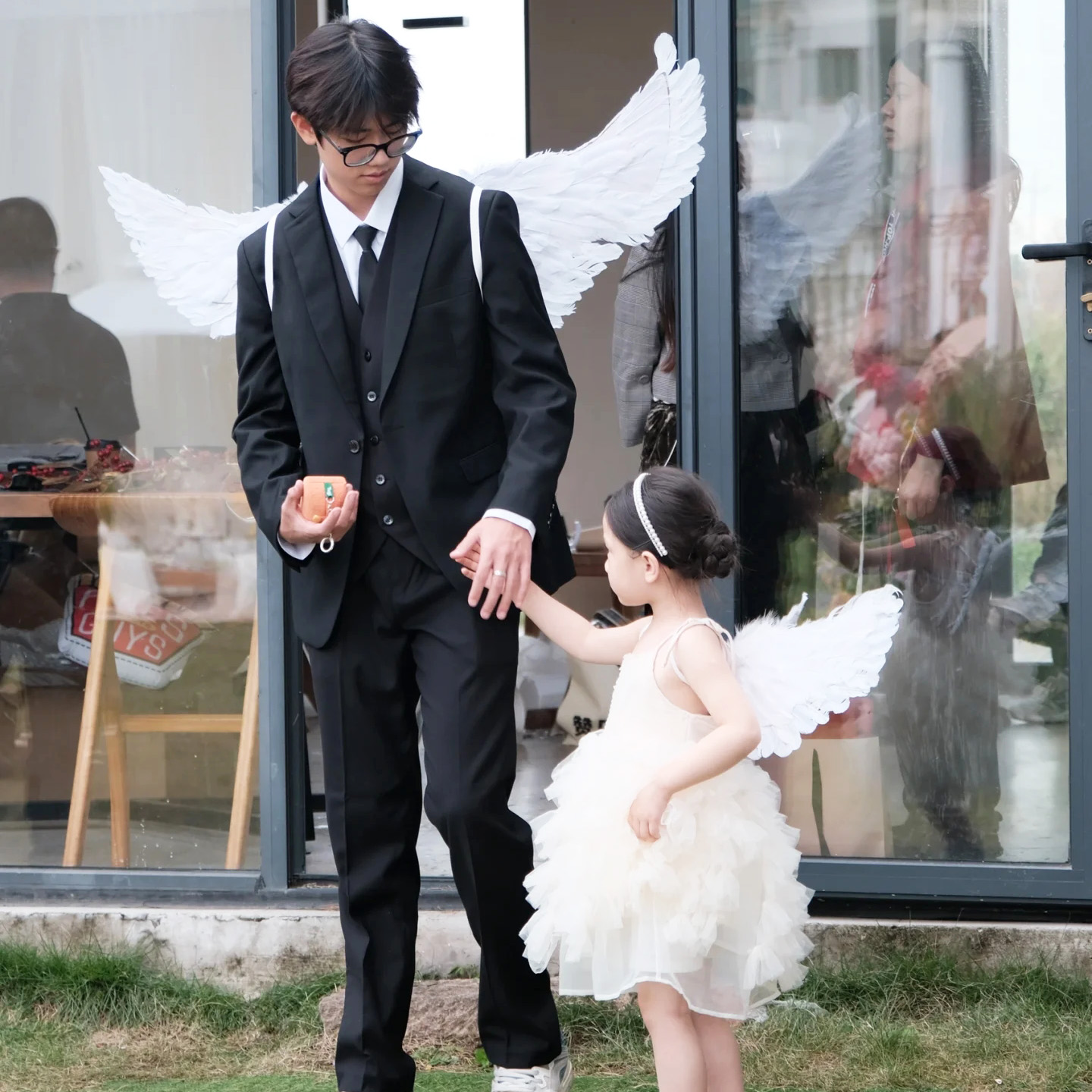 天使翅膀精灵造型cos弟弟送戒指