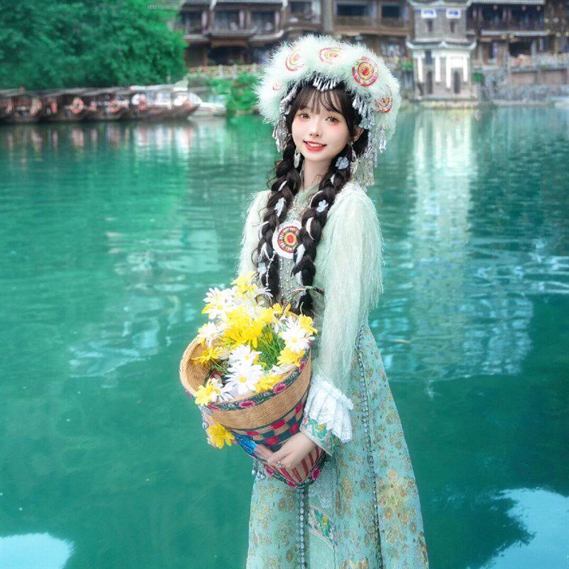 爆款新款纳西族三月三壮族服装民族少女旅拍写真民族特色摄影服饰