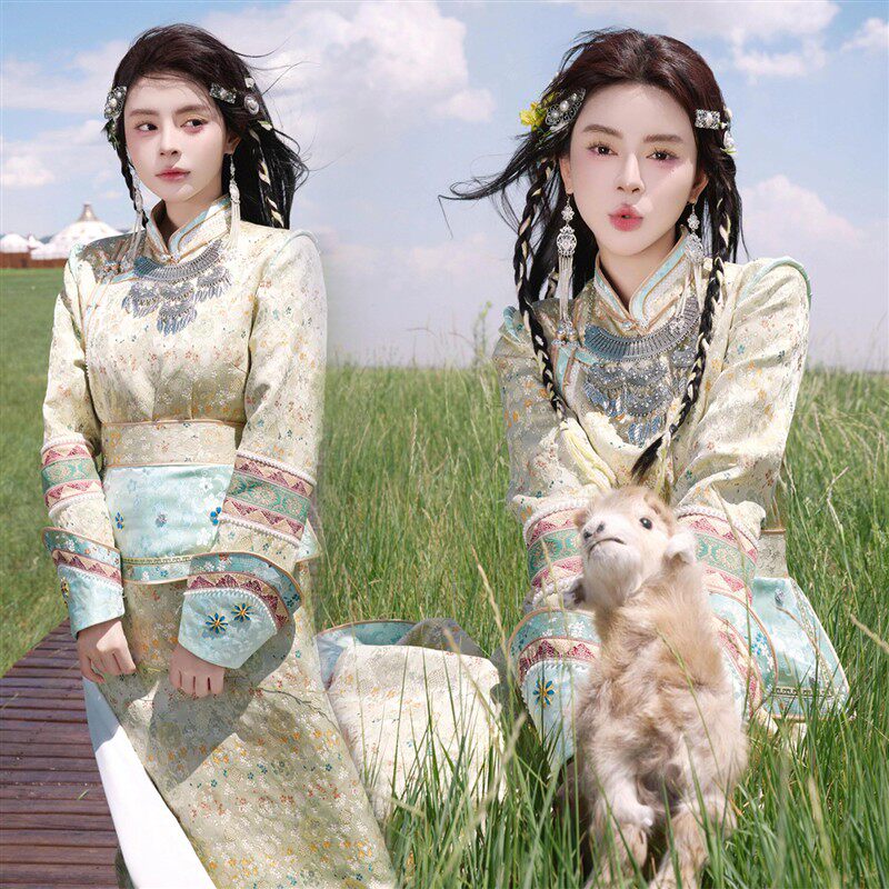 新款蒙古族爆款服装摄影小清新少女云南大理西藏少数民族旅拍写真