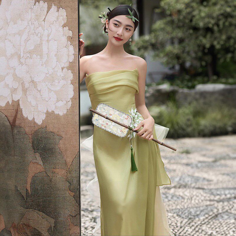 新款照相馆主题拍照婚纱复古新中式江南园林风礼服摄影彩纱写真服