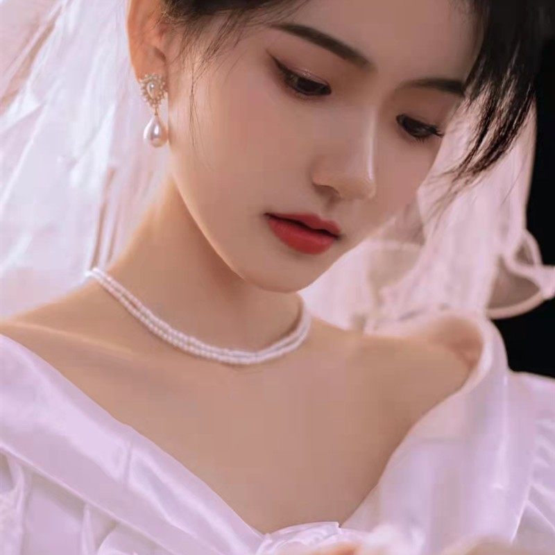 80年代复古婚纱港风宫廷礼服白色少女法式主婚纱影楼主题拍照写真