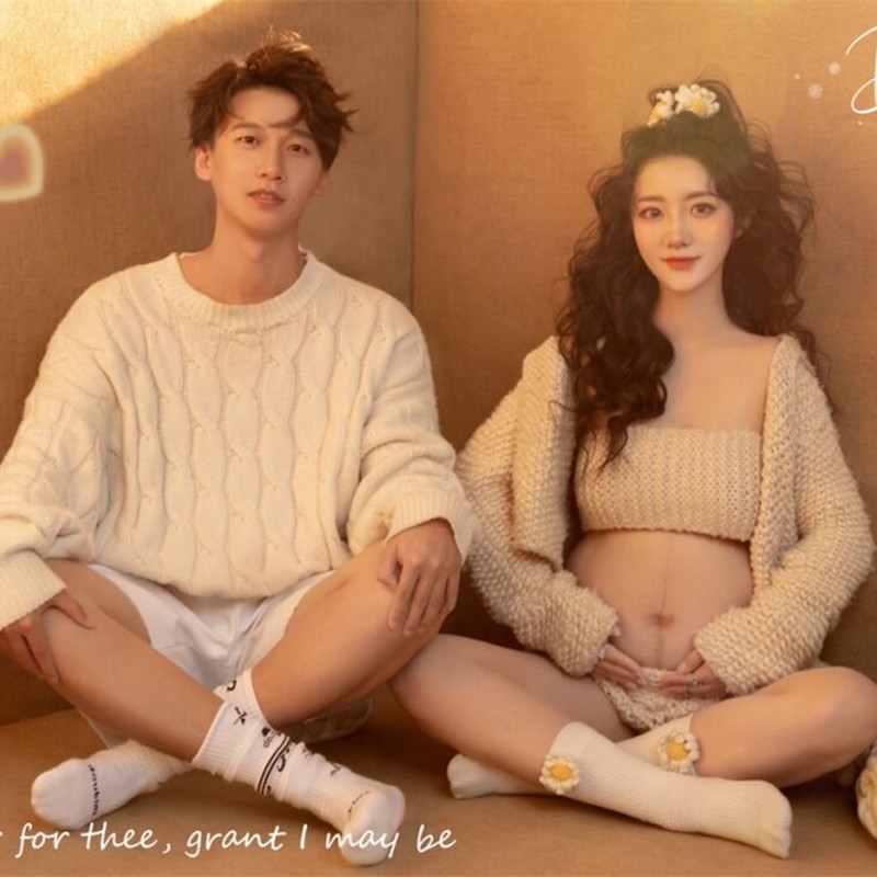 2025网红新款照相馆孕妇情侣摄影服饰 韩版毛衣写真服装时尚艺术