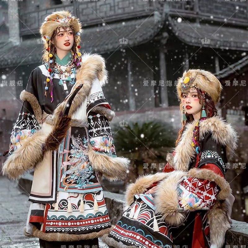 新爆款藏服阿藏哥秋冬大毛领藏袍藏族服饰云南丽江西藏旅拍摄影服