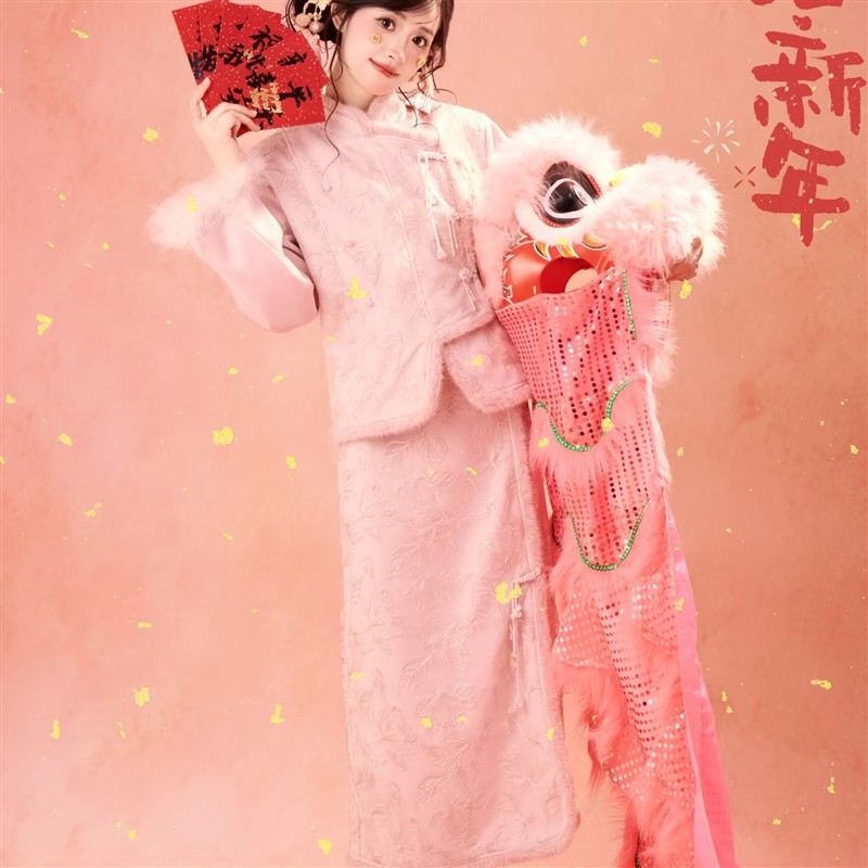 粉色新中式新年服2026新款高级感可爱旗袍两件式套装礼服裙摄影服