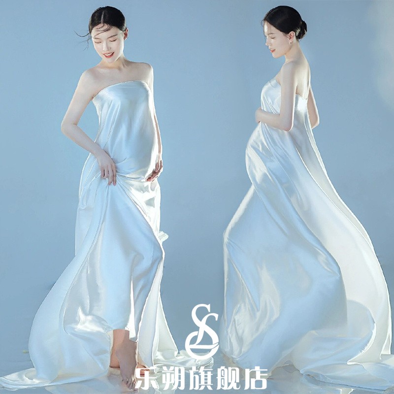 新款孕妇拍照写真服装时尚性感白色缎面孕妈咪影楼摄影艺术照衣服