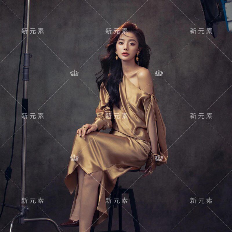 新摄影工作室肖像摄影服装时尚优雅高端光成熟的女人杂志风格图像