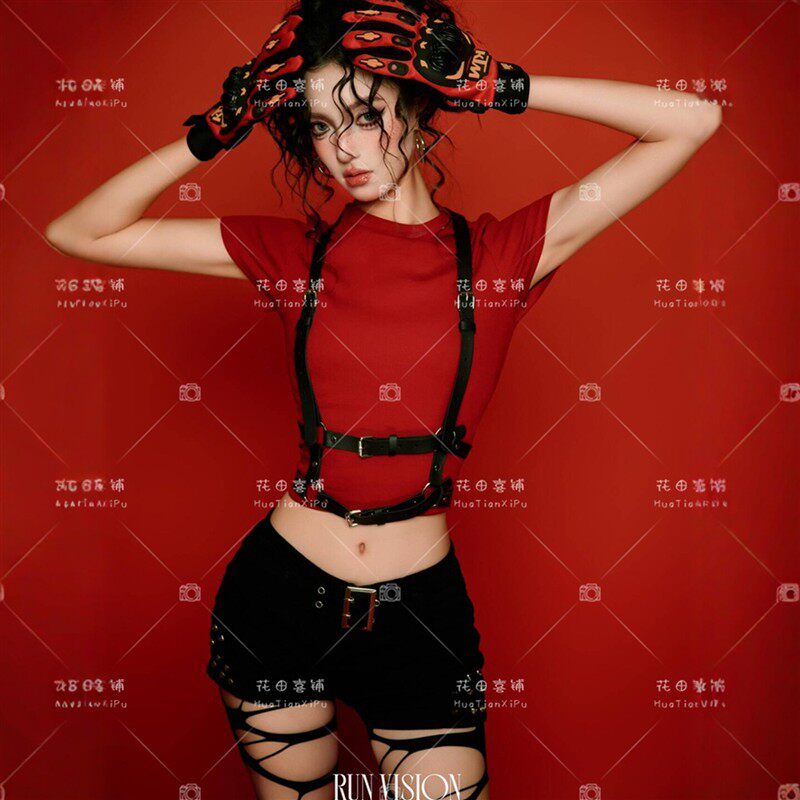 2026新款影楼韩杂画报风个性辣妹甜酷少女高级感写真DS演出服装