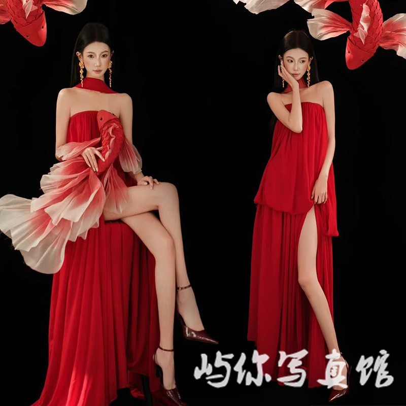 新款中式照相馆高级主题简约复古晨袍红色礼服订婚写真艺术照写真
