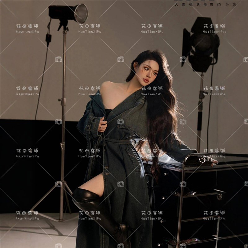 照相馆个人拍照主题酷飒高级感肖像写真艺术照服装牛仔风衣时尚大