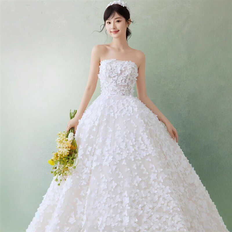 白色花朵婚纱主题连衣裙2026新款抹胸礼服简约森系外景旅拍轻结婚