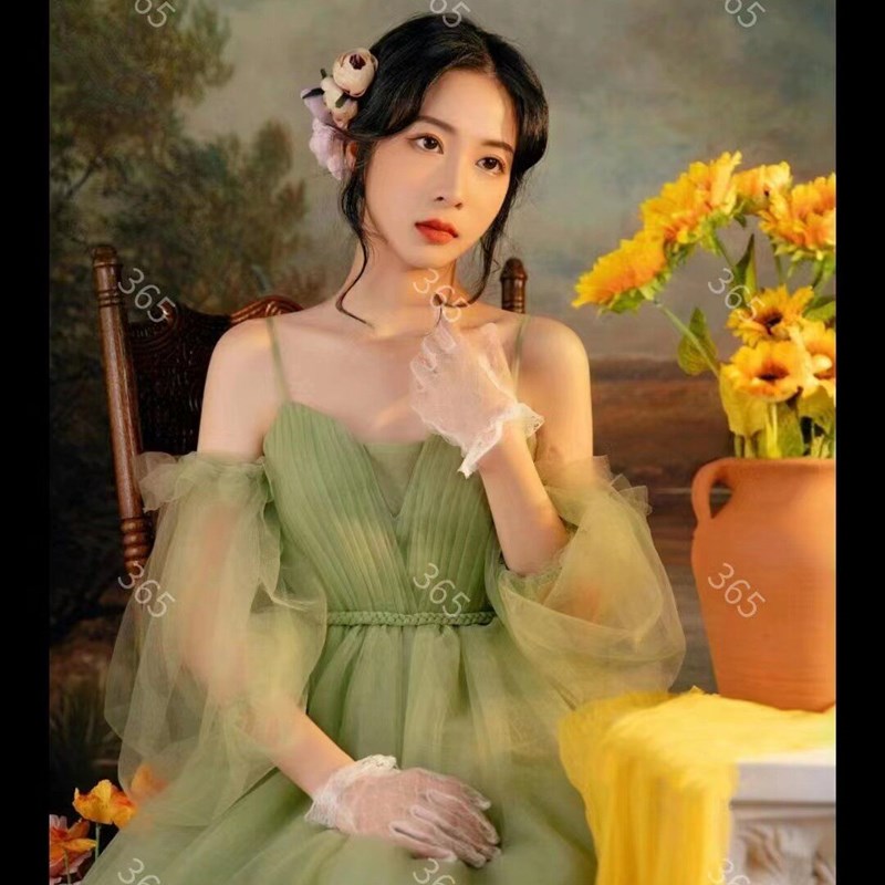 影楼主题个人外景旅拍礼服法式复古油画风少女彩纱梦幻绿色轻婚纱