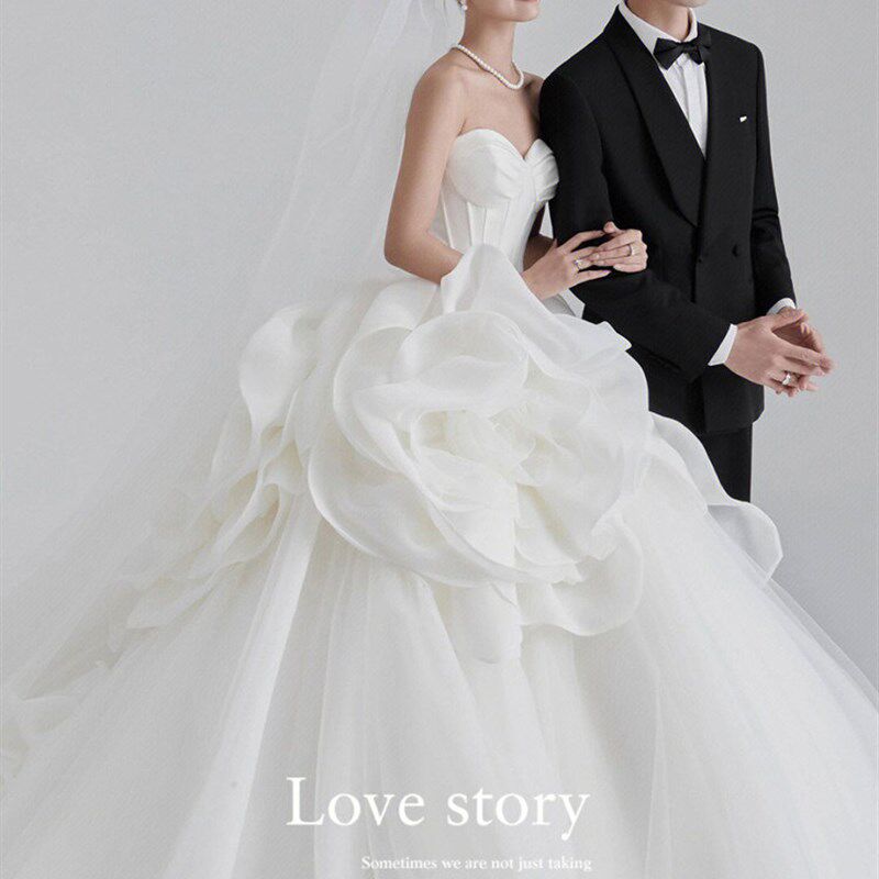 照相馆森系高端主题白色婚纱大花朵抹胸蓬蓬公主范礼服写真摄影服