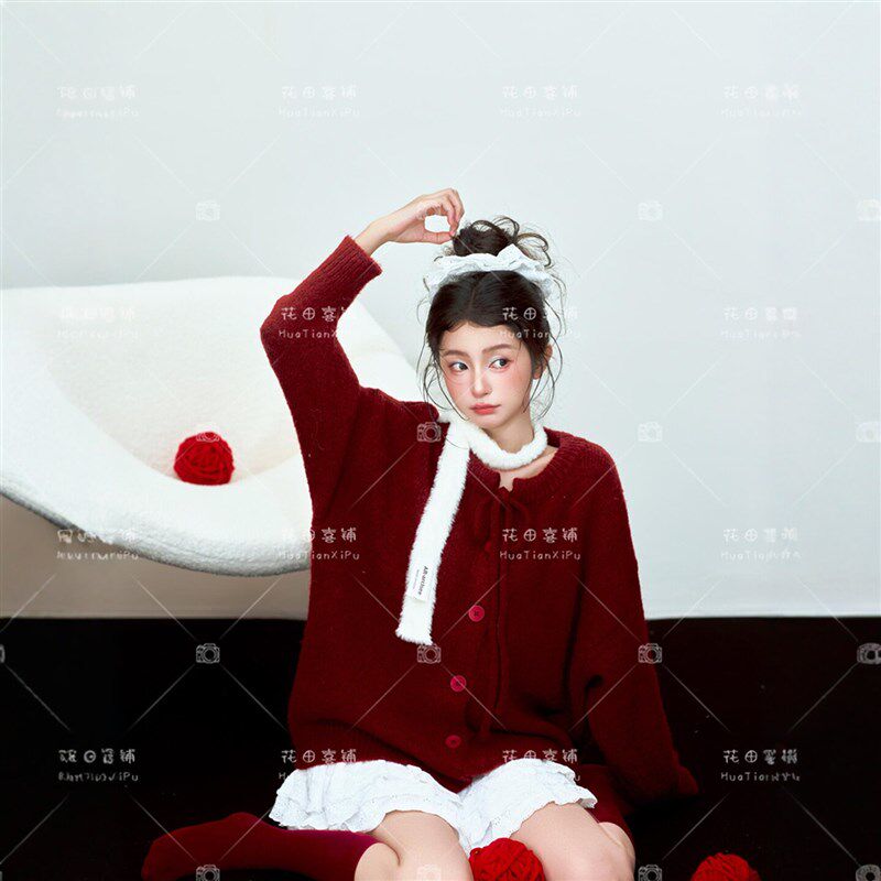 2025影楼新款红色毛衣新年圣诞节主题高级感韩杂少女写真摄影服装