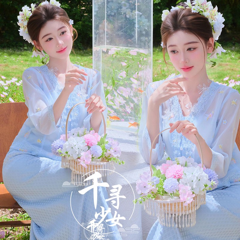 照相馆新款小娘惹民族风服装少女旅拍云南大理丽江彝族少数民族写