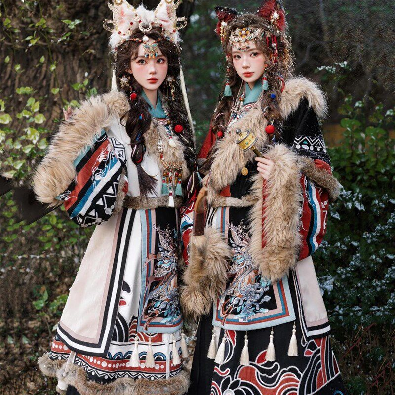 新款藏服阿藏哥秋冬大毛领藏袍藏族服饰云南丽江西藏旅拍摄影服饰
