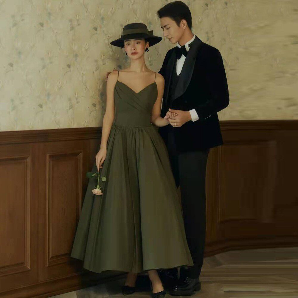 影楼拍照主题服装复古油画风轻婚纱摄影写真法式绿色吊带礼服婚纱