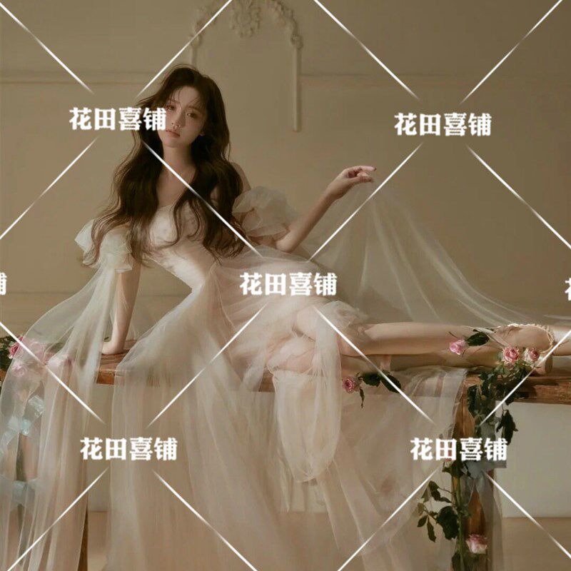 拍照蕾丝婚纱森系梦幻甜美礼服法式优雅氛围感纱裙影楼拍照写真服