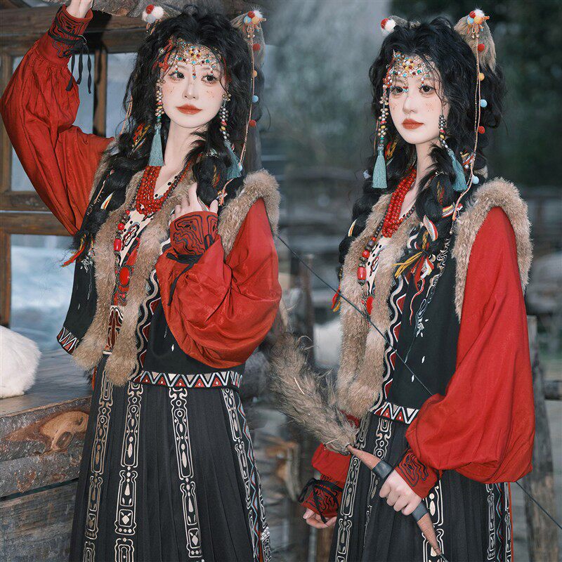 藏族服装女春秋外景玉锦堂龙龙古风锦堂藏服刺绣阿藏哥旅拍摄影服
