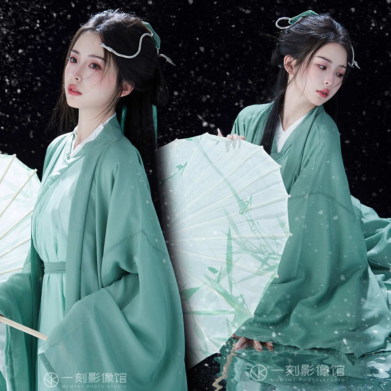 新款照相馆新中式清冷感蛇系写真个人写真三件套汉服少女艺术照服
