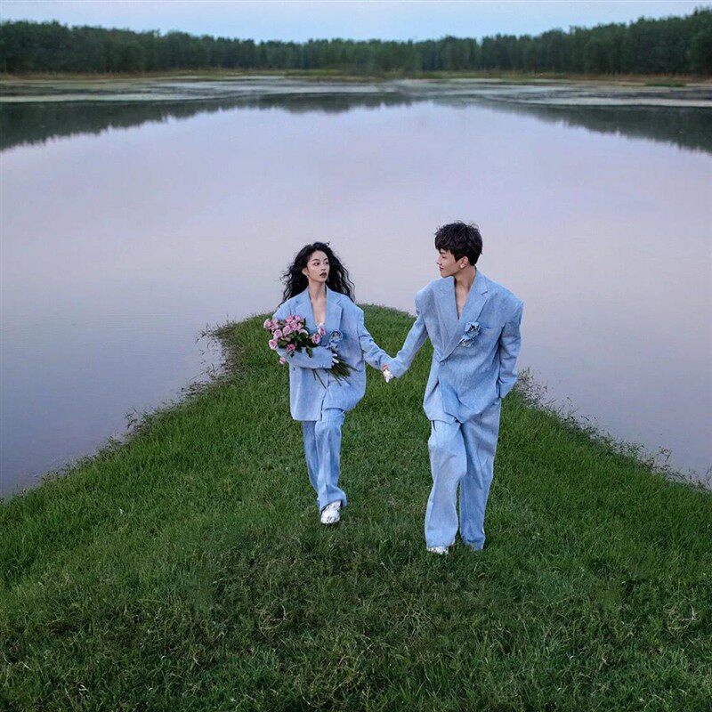 影楼拍照新款韩版西装婚纱照杂志封面慵懒风情侣写真艺术摄影服装